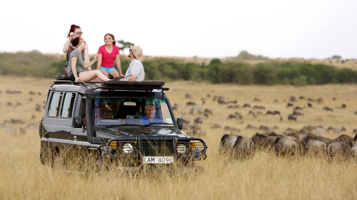 High-Rated Safari Guides Rwanda & Uganda - Best Vehicles for a Uganda Safari